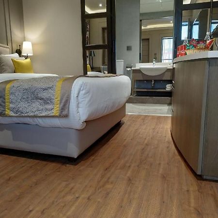 The Corus Hotel Nowe Delhi Zewnętrze zdjęcie