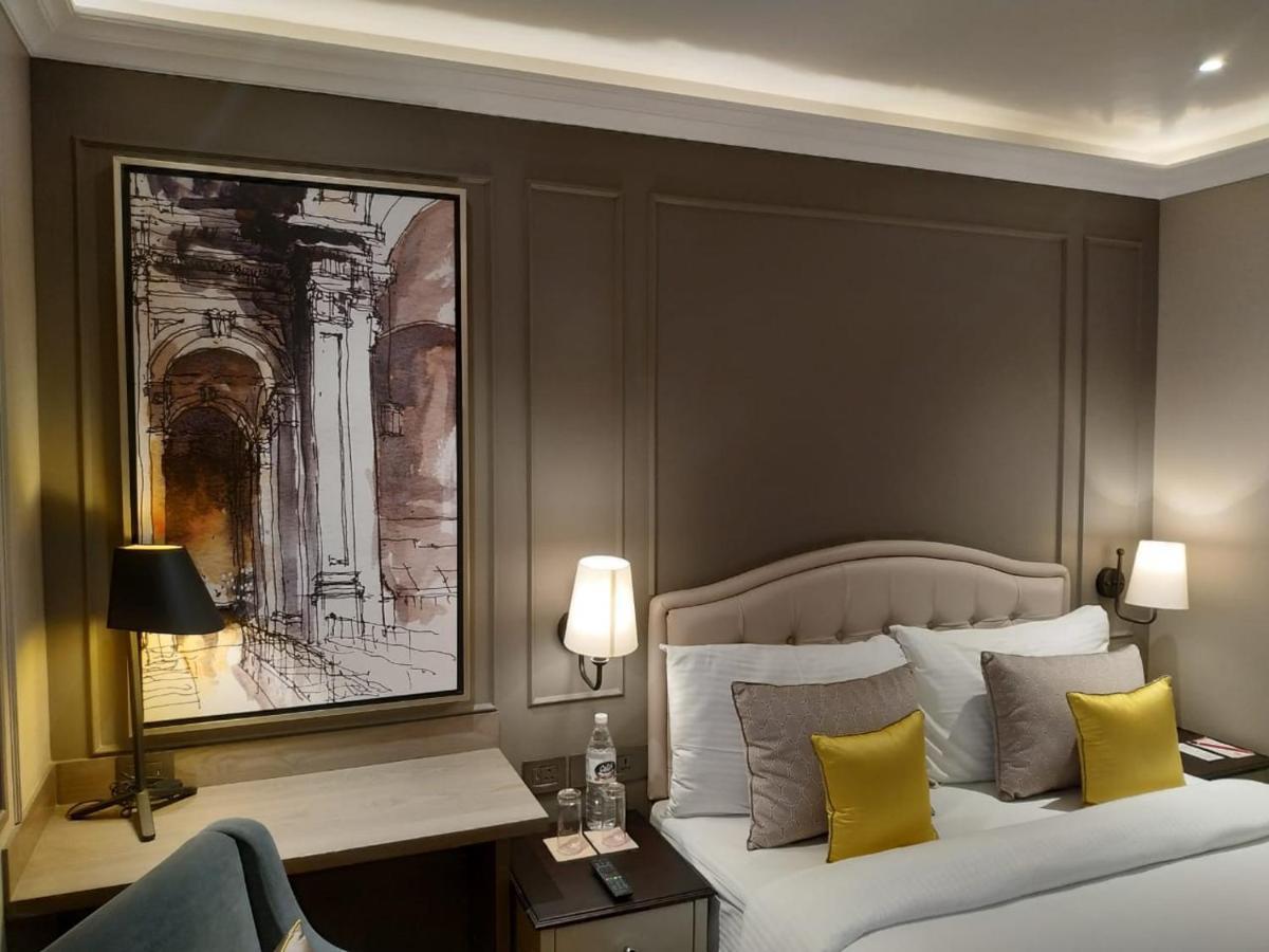 The Corus Hotel Nowe Delhi Zewnętrze zdjęcie