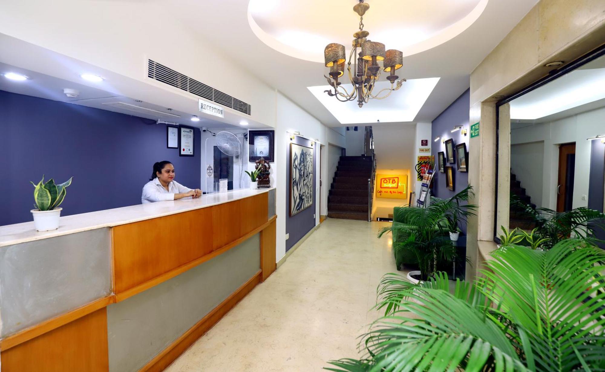 The Corus Hotel Nowe Delhi Zewnętrze zdjęcie