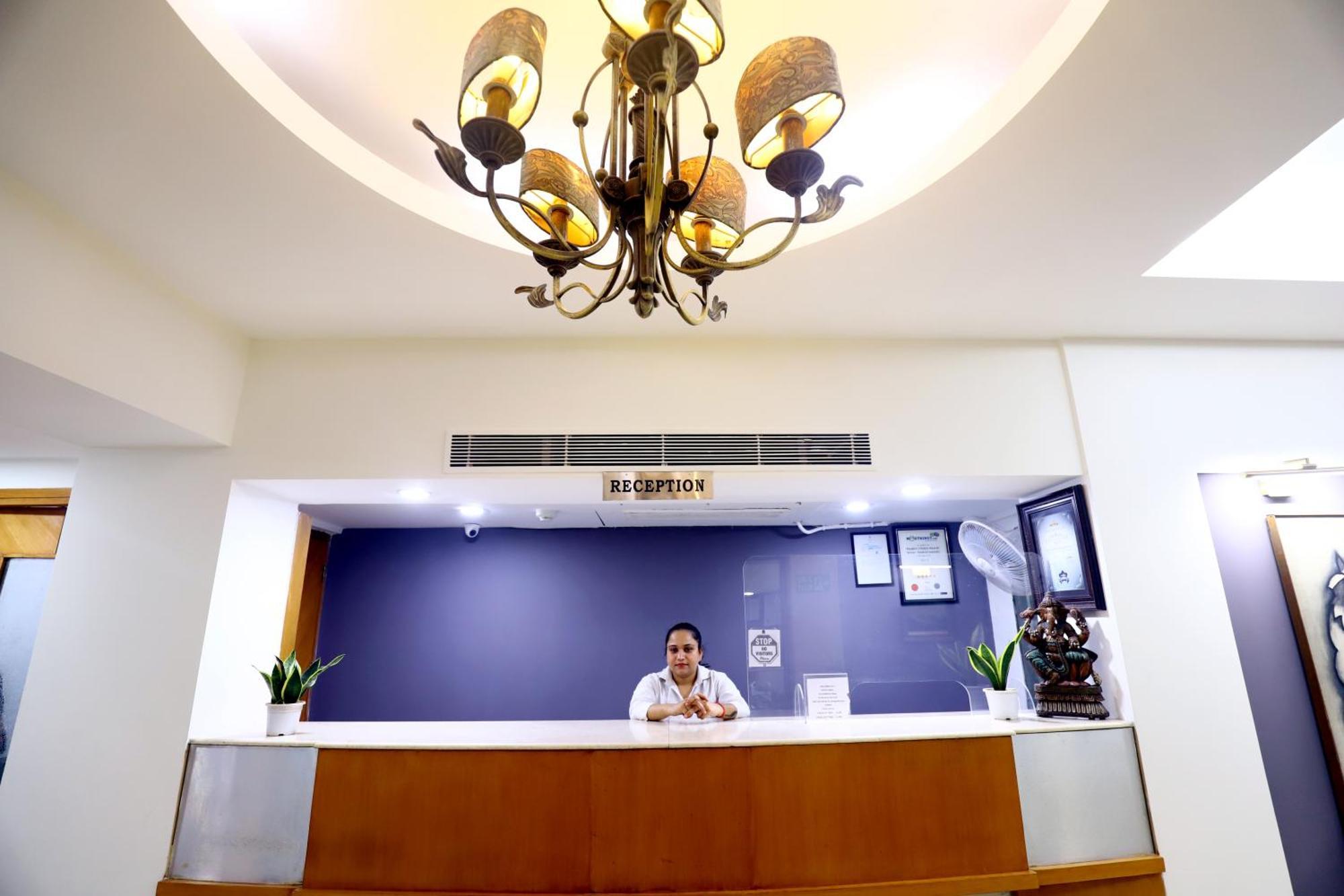 The Corus Hotel Nowe Delhi Zewnętrze zdjęcie