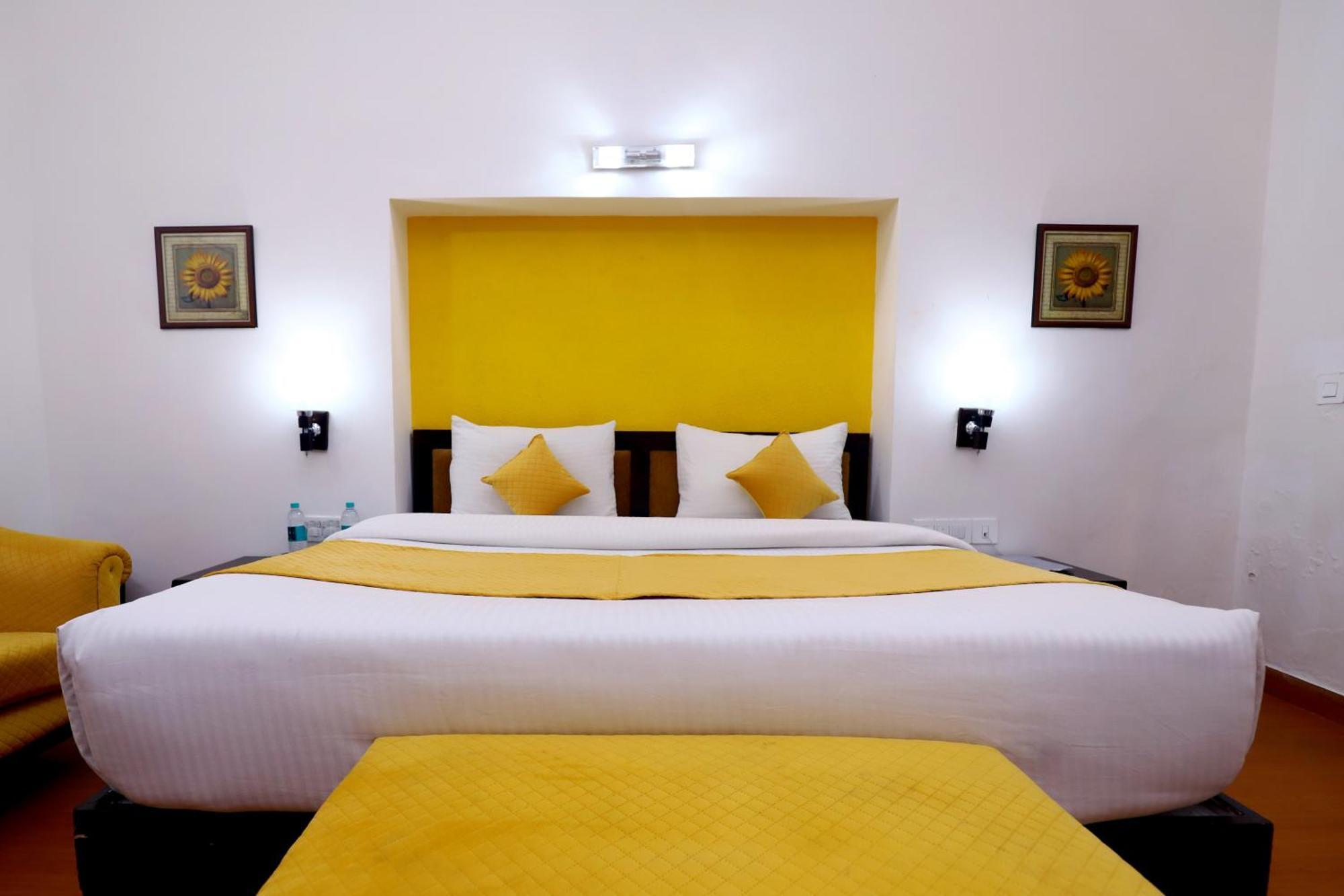 The Corus Hotel Nowe Delhi Zewnętrze zdjęcie