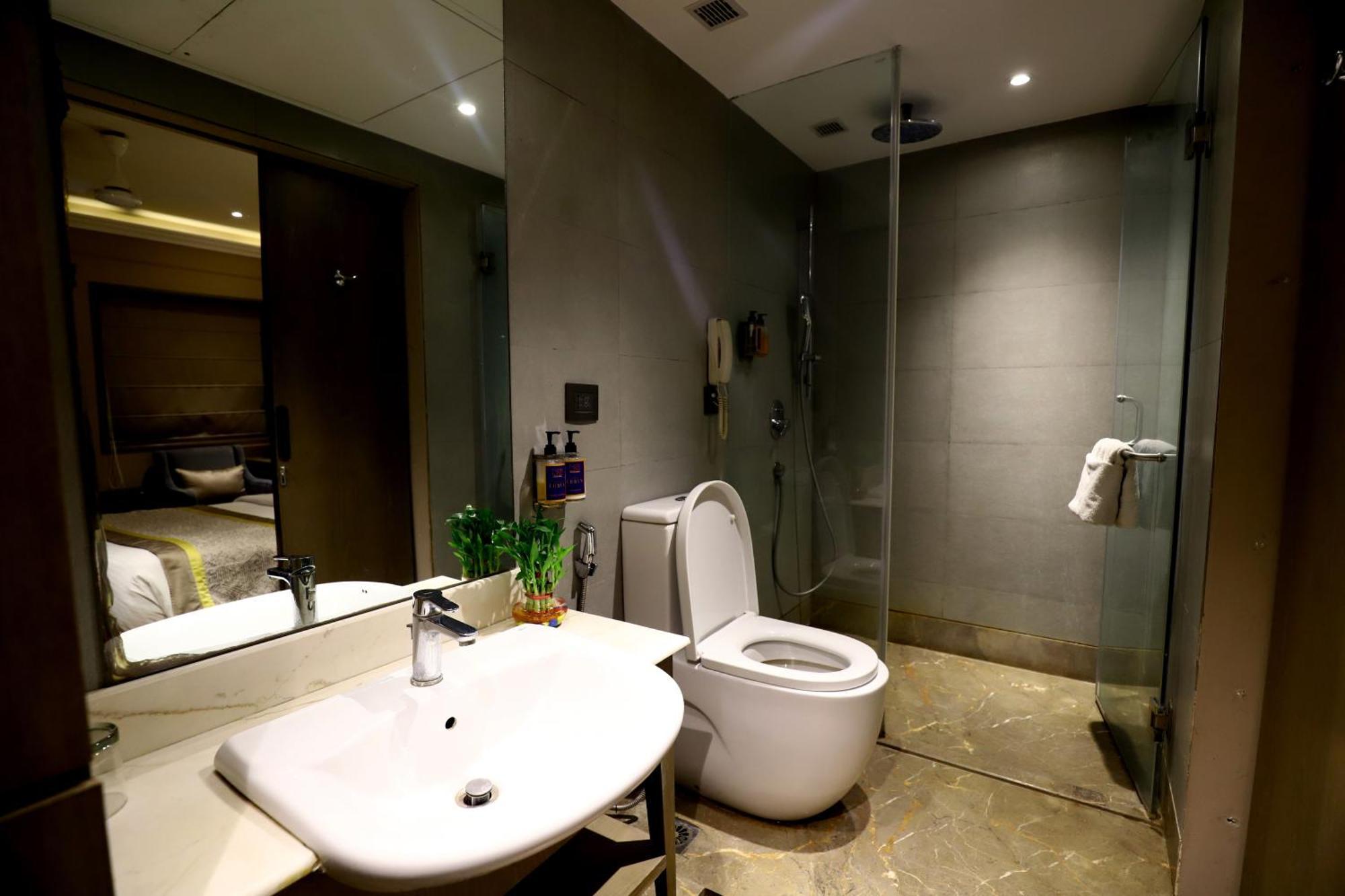 The Corus Hotel Nowe Delhi Zewnętrze zdjęcie