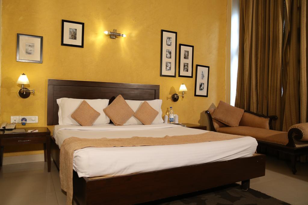 The Corus Hotel Nowe Delhi Zewnętrze zdjęcie