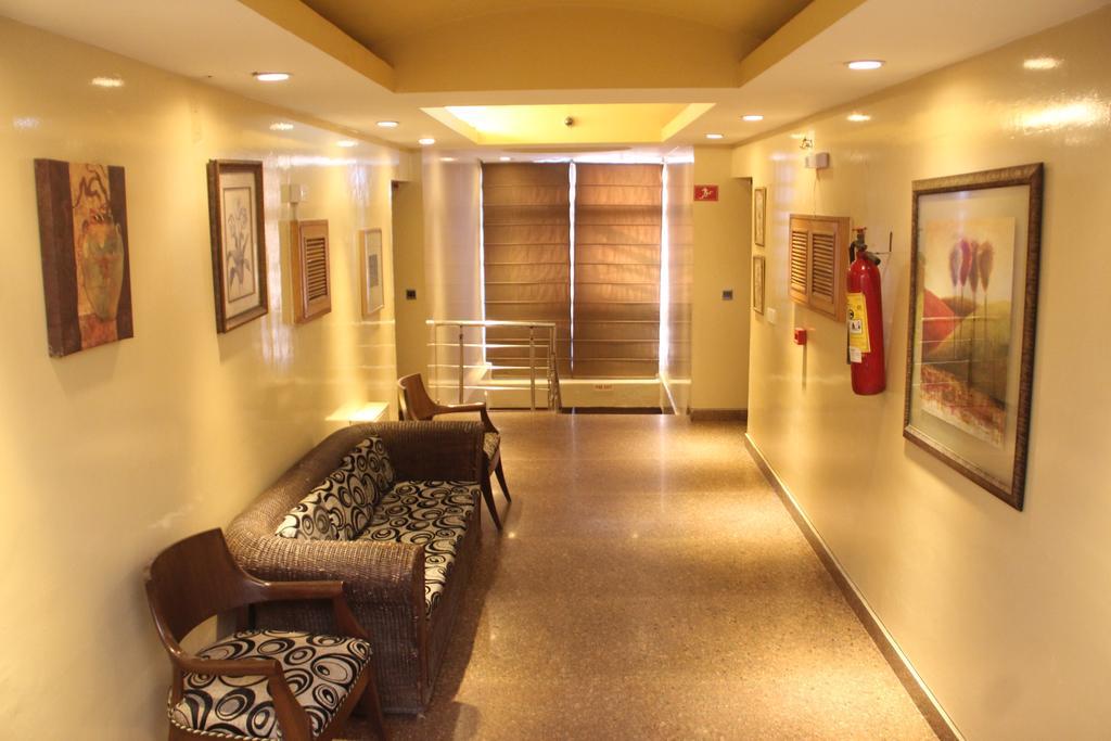 The Corus Hotel Nowe Delhi Zewnętrze zdjęcie