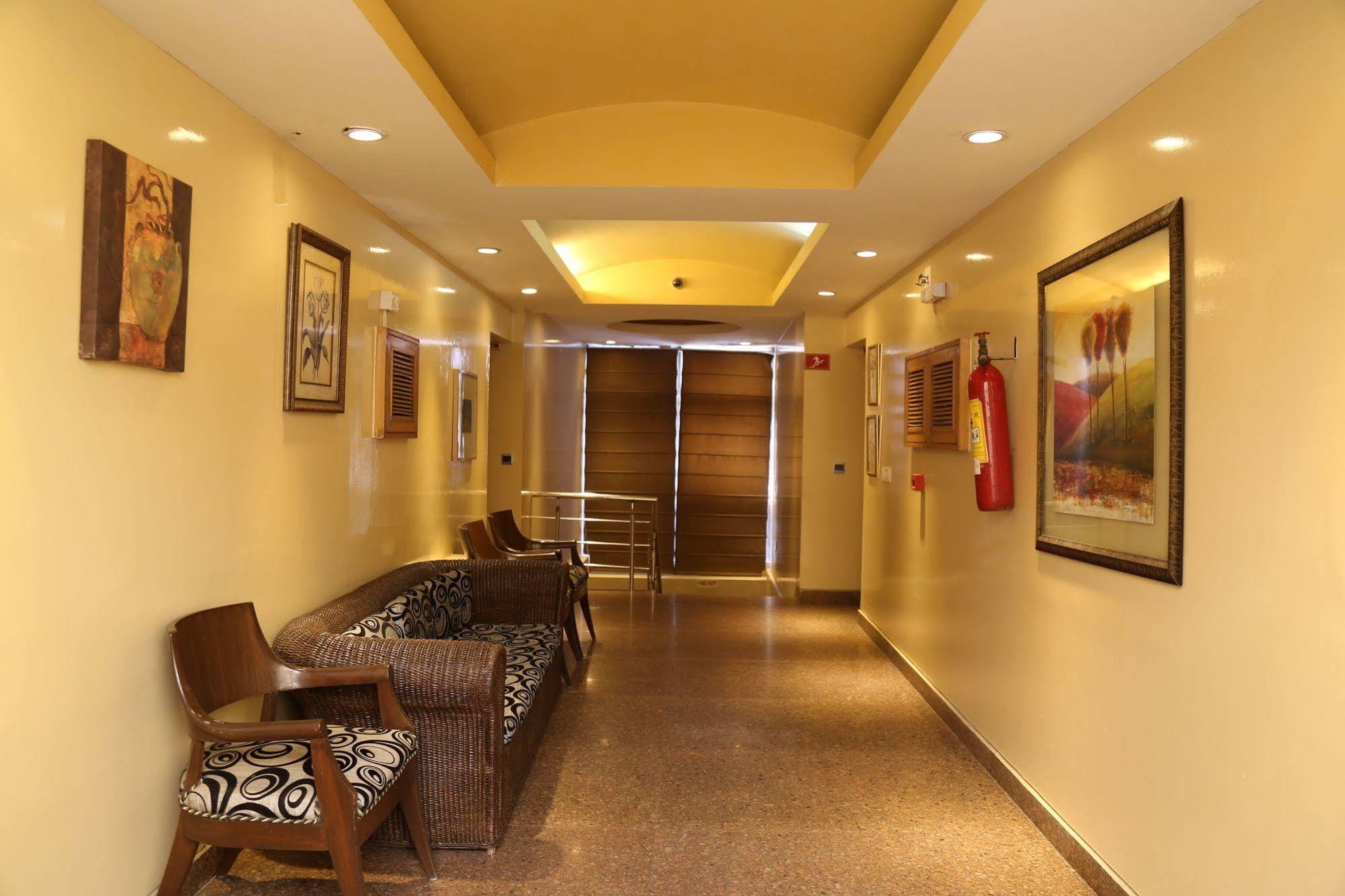 The Corus Hotel Nowe Delhi Zewnętrze zdjęcie