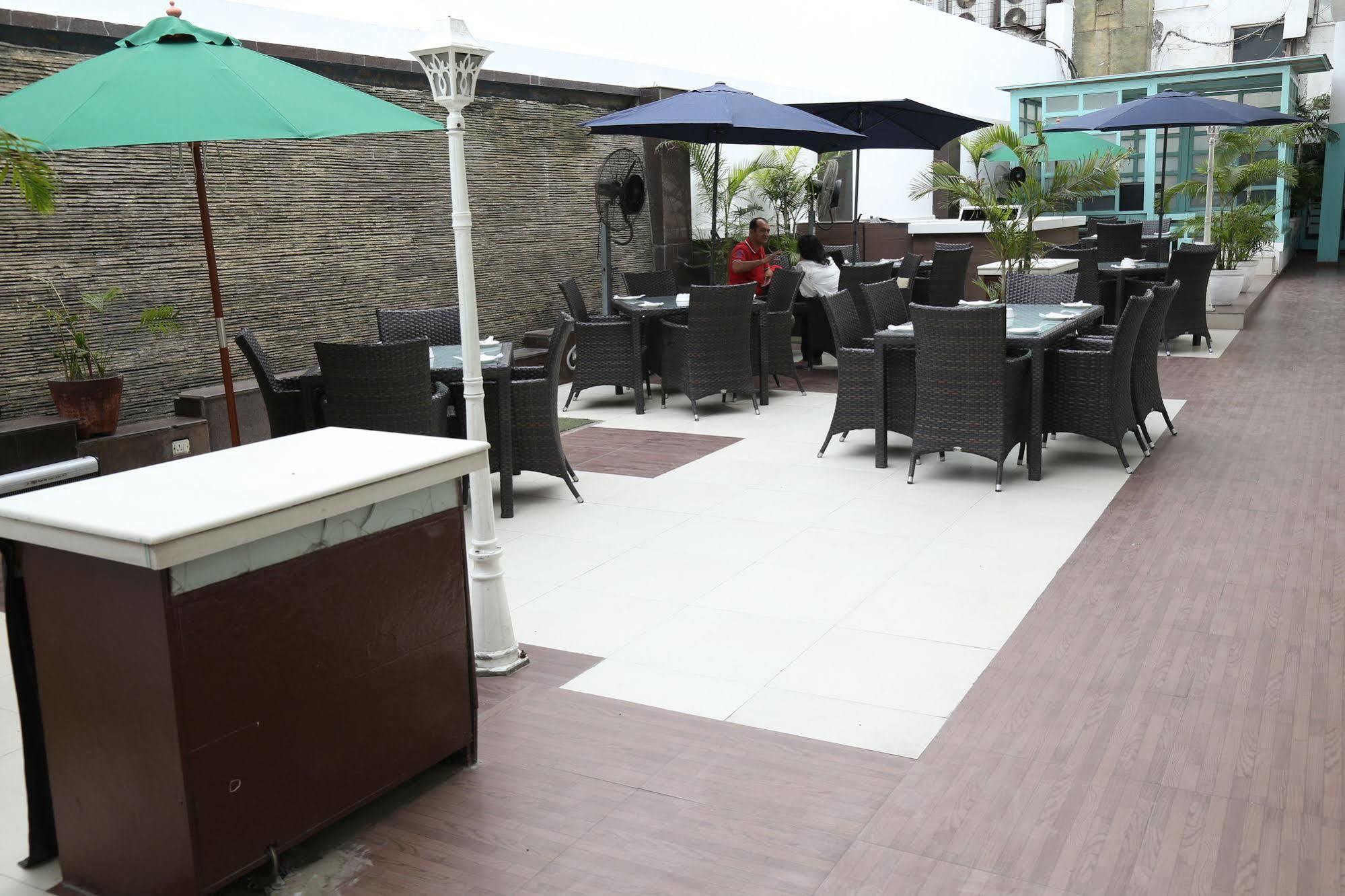 The Corus Hotel Nowe Delhi Zewnętrze zdjęcie