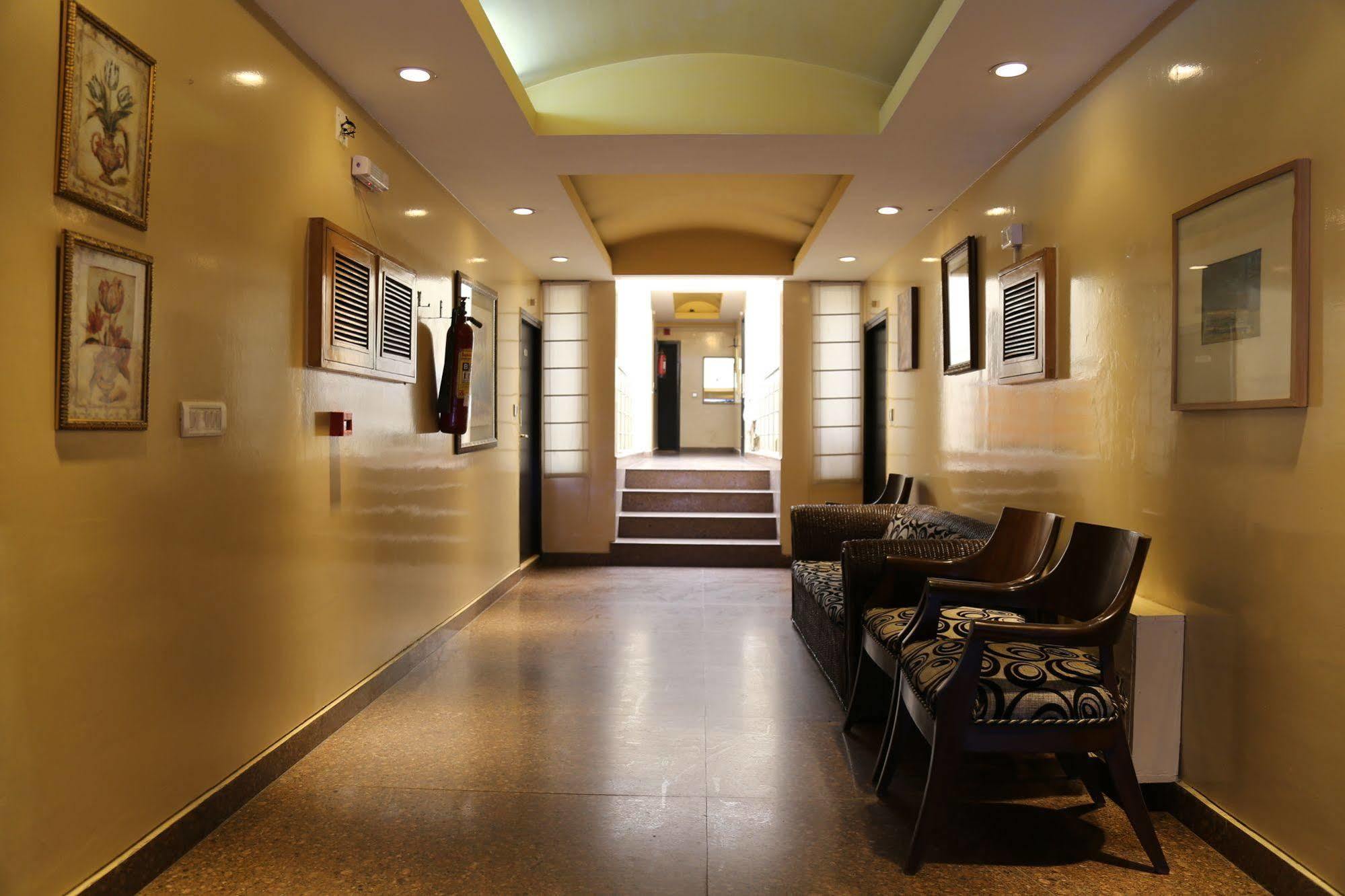 The Corus Hotel Nowe Delhi Zewnętrze zdjęcie