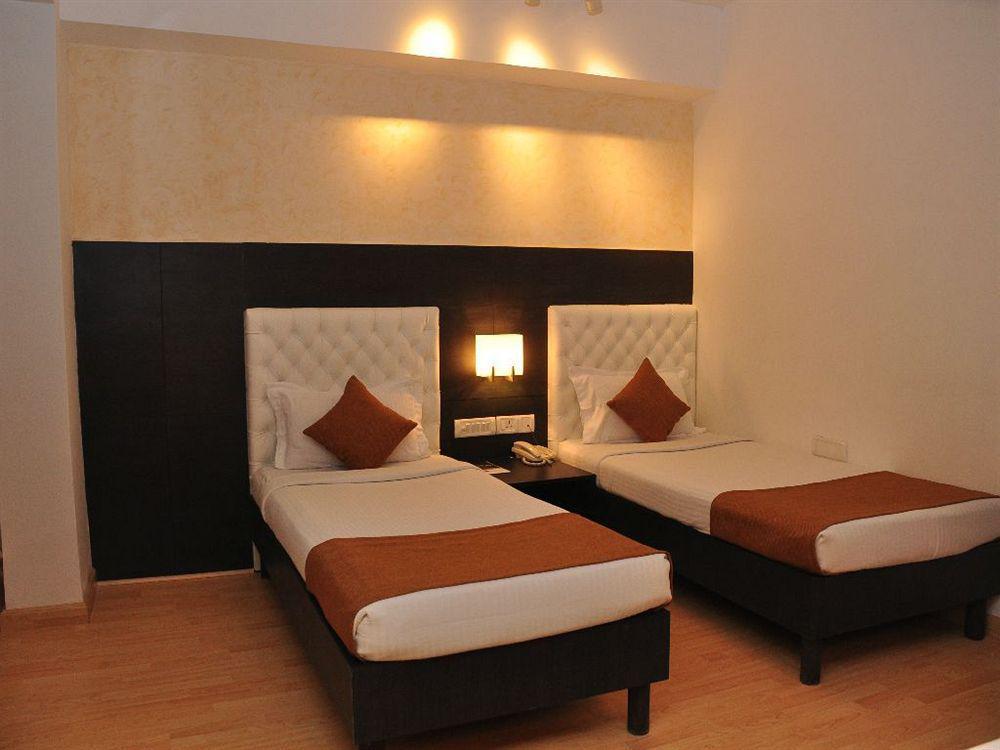 The Corus Hotel Nowe Delhi Zewnętrze zdjęcie