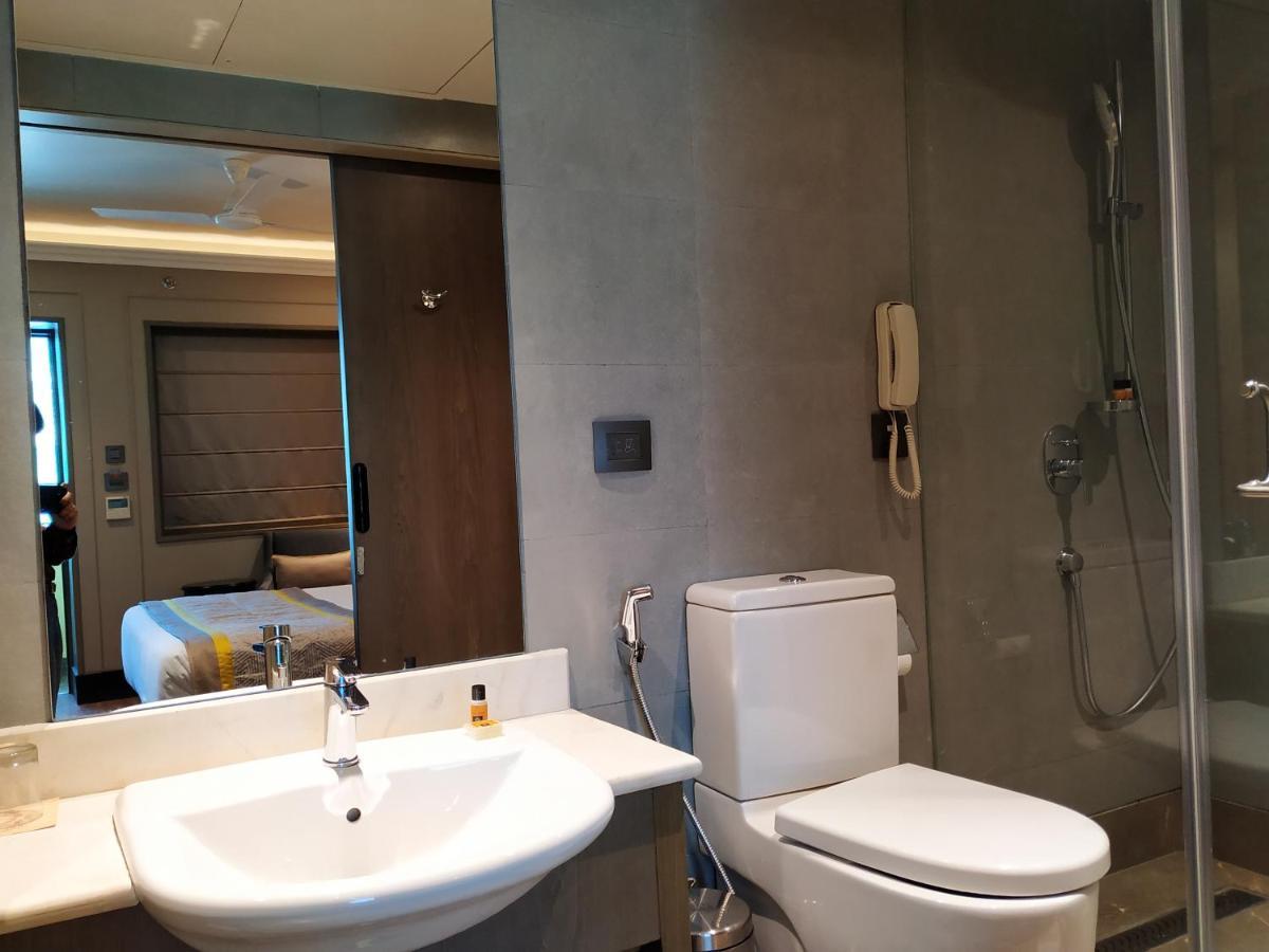 The Corus Hotel Nowe Delhi Zewnętrze zdjęcie